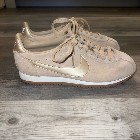 Women’s Nike sneaker - Picture 8 of 9